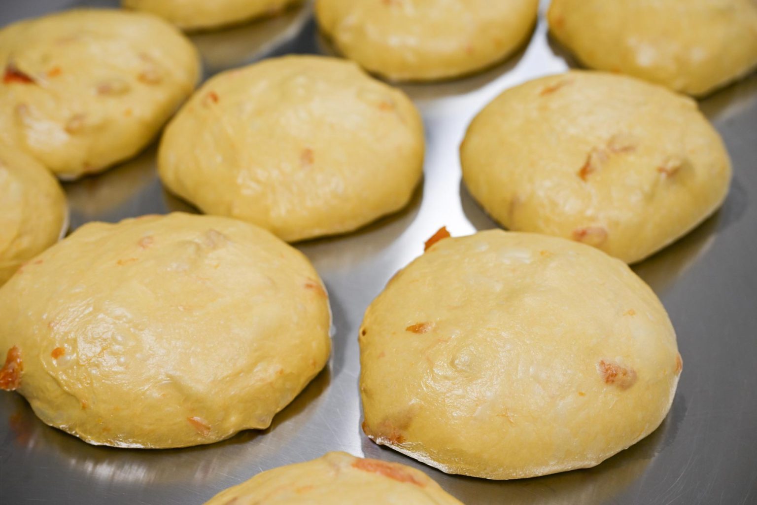 Panetti di impasto per i nostri panettoni artigianali.