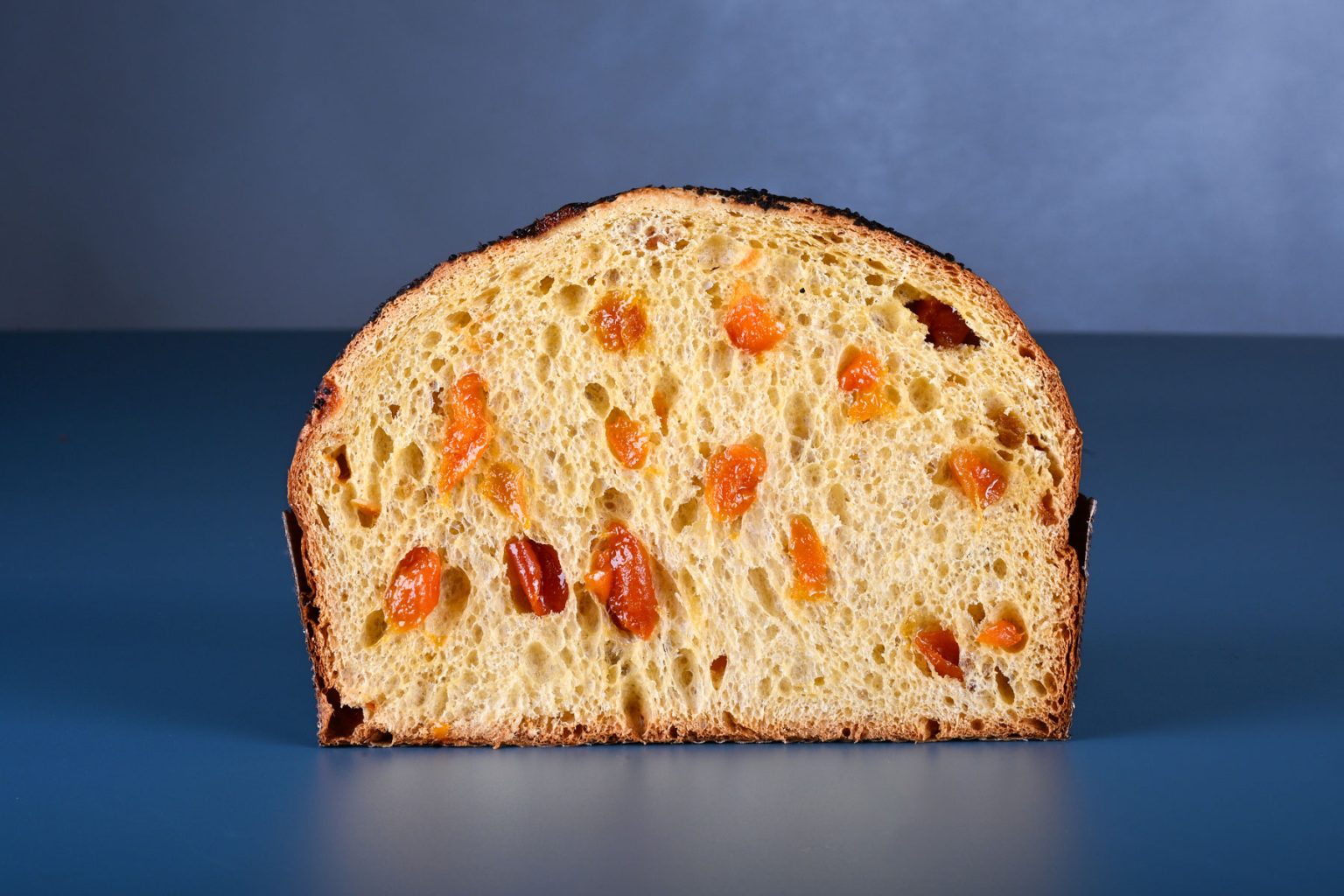 interno panettone con albicocche