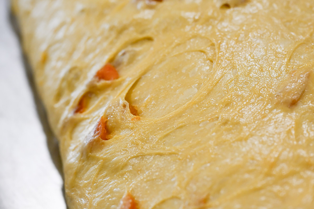 Impasto durante la lavorazione del panettone.